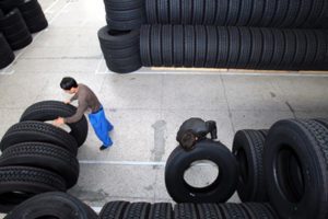 Еврокомиссия решила не вводить антидемпинговые пошлины на китайские грузовые шины