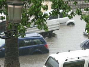 Затоплені автомобілі – як їх визначити? Чи варто розглядати такий варіант? Як вберегтися від покупки затопленого автомобіля?