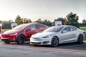 Автомобілі Tesla зможуть стежити за зносом шин