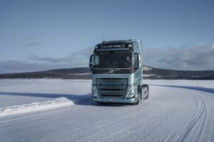 Вантажівки Volvo отримають унікальну функцію безпеки
