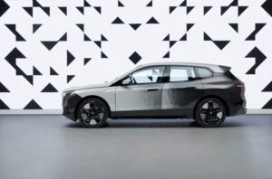 Автомобіль BMW з покриттям на основі електронних чорнил
