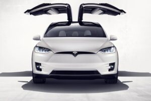 Tesla свідомо продавала несправні автомобілі?