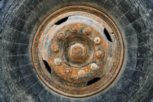 Як викрутити зношений або зламаний болт? 5 способів