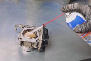 Чистка дросельної заслінки автомобіля