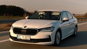 2831 км на одному баку: як Skoda Superb встановила рекорд і до чого тут свічки Hidria