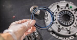 Обираємо сальники: ТОП-5 надійних виробників простої, але важливої запчастини