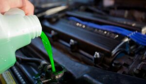 Як правильно доливати антифриз: покрокова інструкція