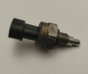 Датчик заднього ходу, датчик задньої передачі, перемикач ліхтаря заднього ходу — що це таке, як працює і чому виходить з ладу?