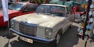 Дебютант Old Car Land: історія нашого Mercedes W115